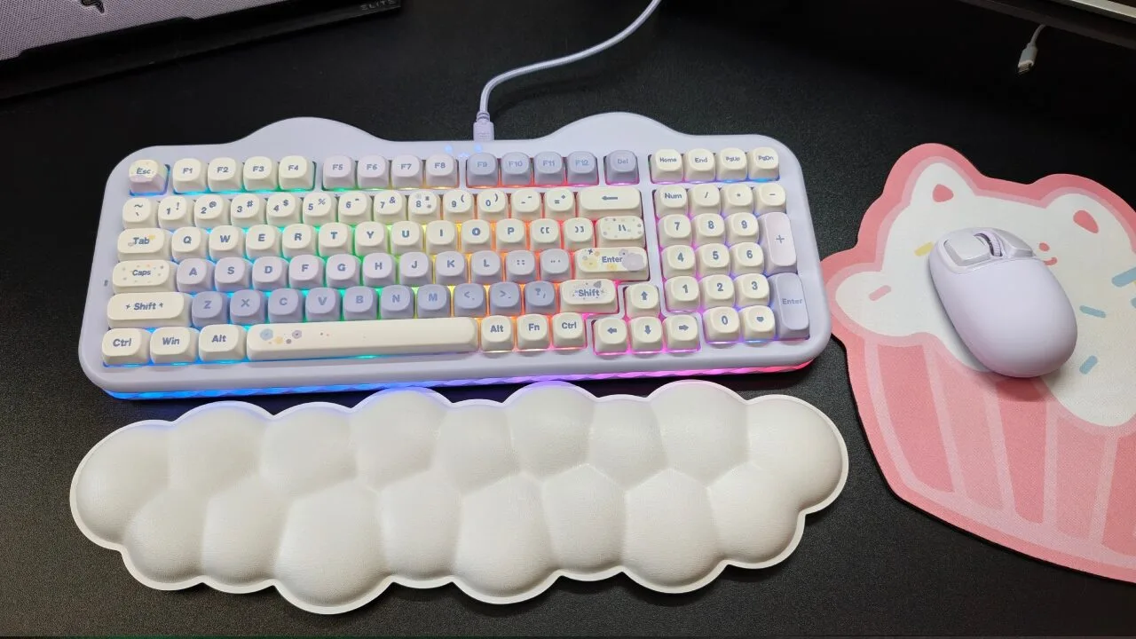 Vista general del teclado mecánico YUNZII C98 Cute Cake