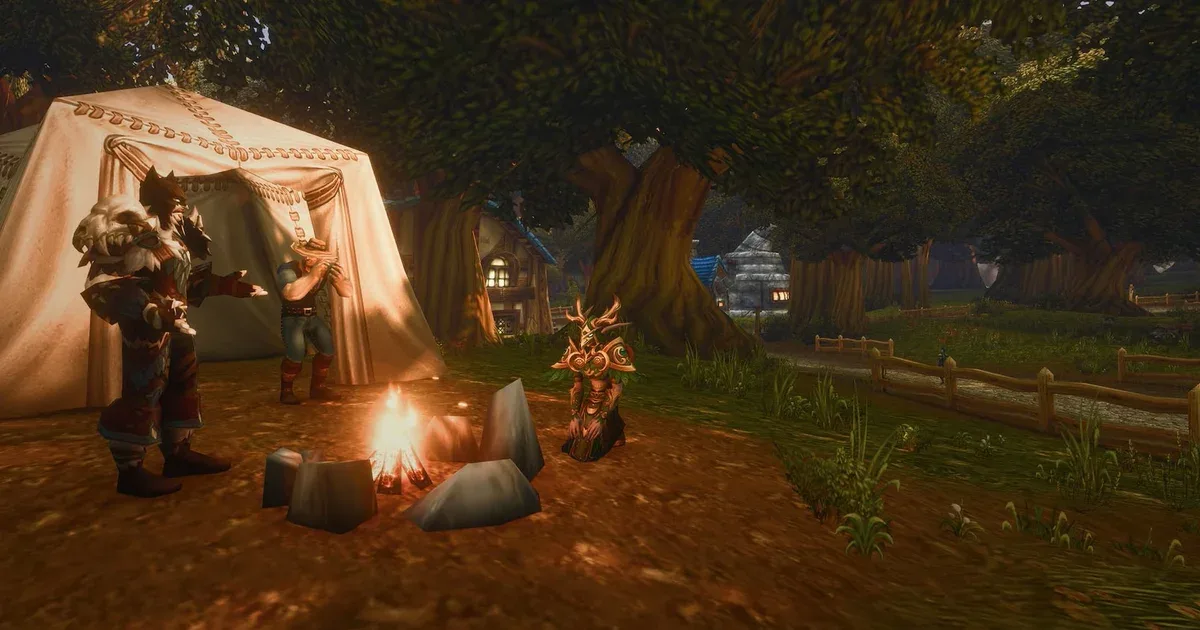 Captura de pantalla de World of Warcraft mostrando a tres personajes sentados o de pie junto a una hoguera.