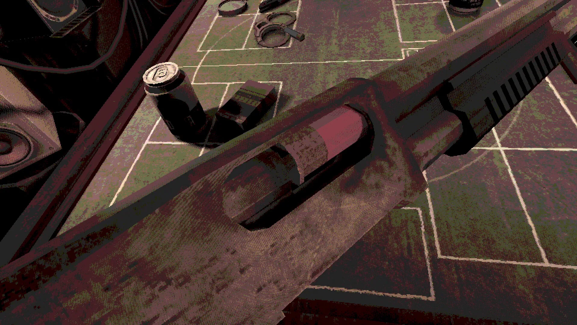 Captura de pantalla en primera persona de Buckshot Roulette mostrando una escopeta cargada sobre una mesa.
