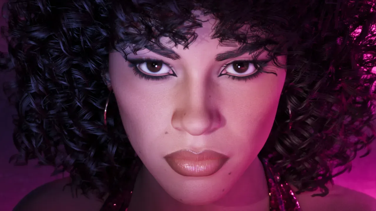 Primer plano de Lucia, protagonista de GTA VI, con iluminación de neón rosa.