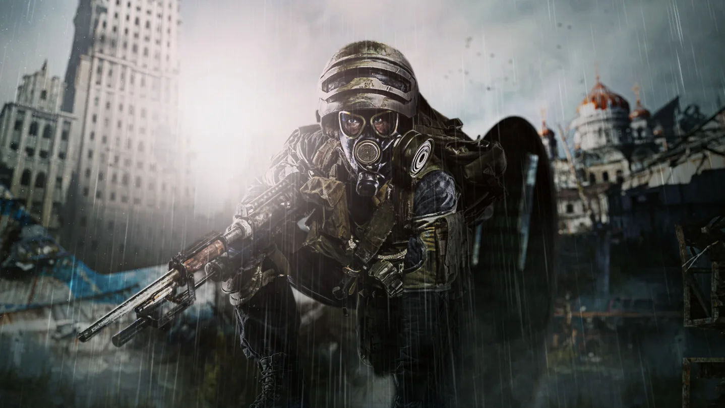 Artyom, protagonista de Metro, con máscara de gas y rifle en un entorno urbano postapocalíptico bajo la lluvia.